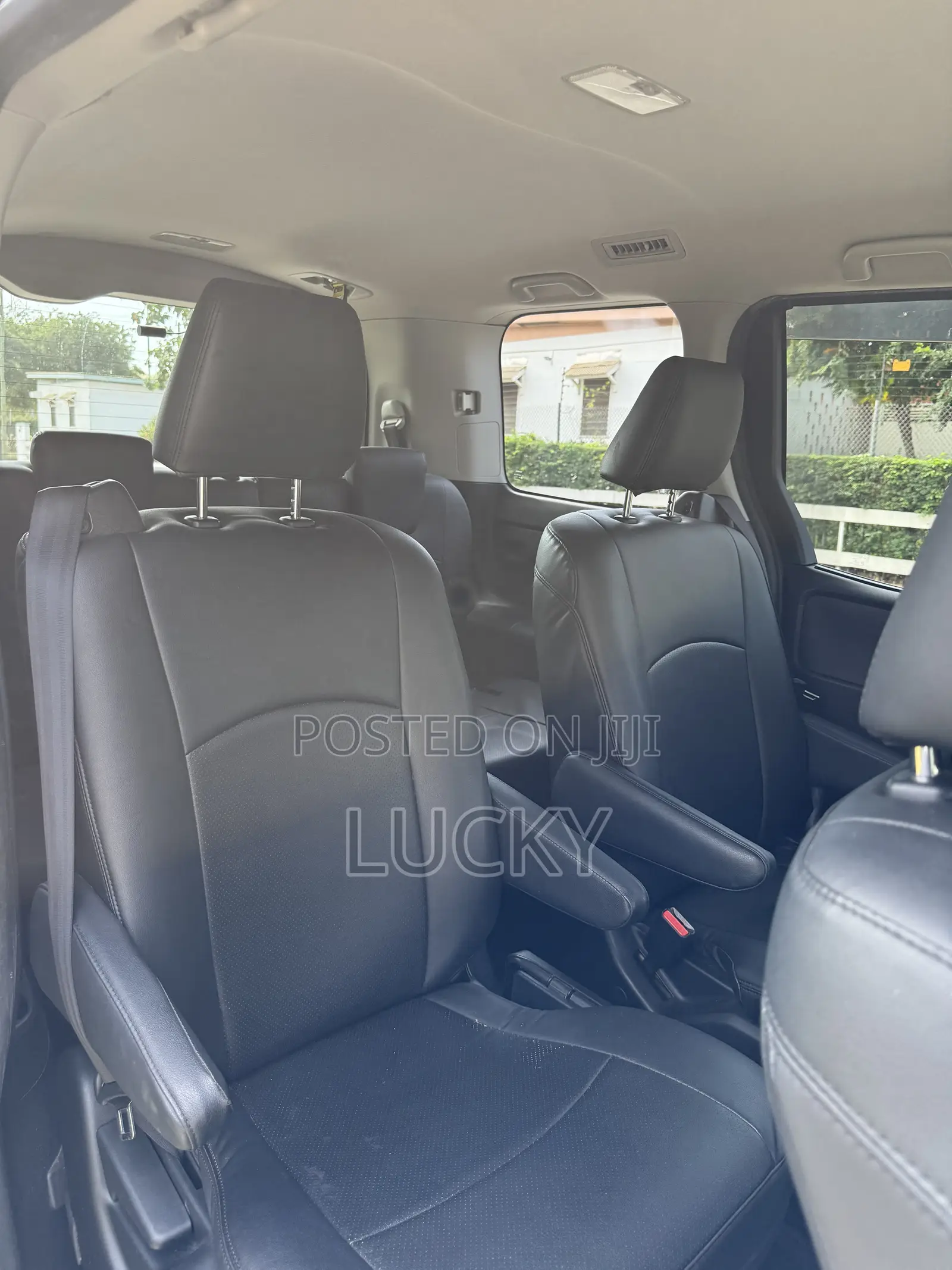 Toyota Voxy V 4WD 7-Seater 2015 Black