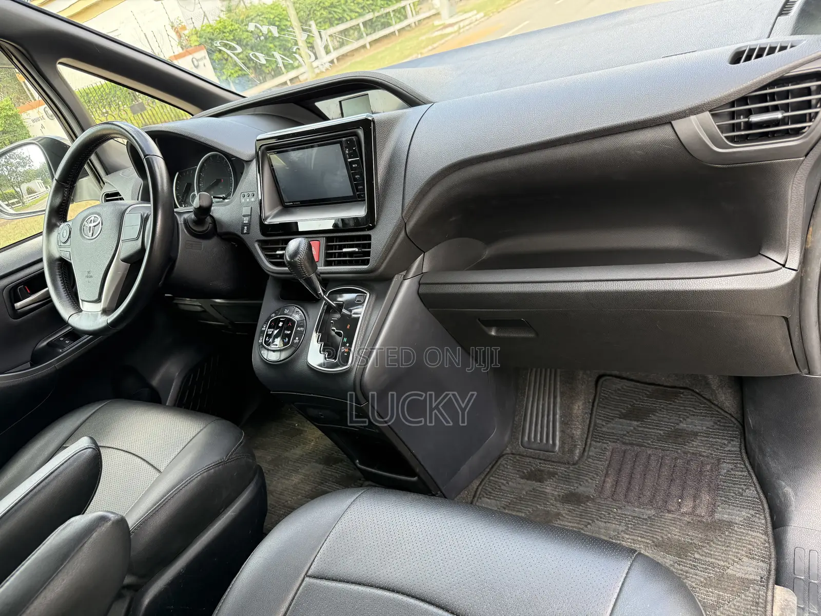 Toyota Voxy V 4WD 7-Seater 2015 Black