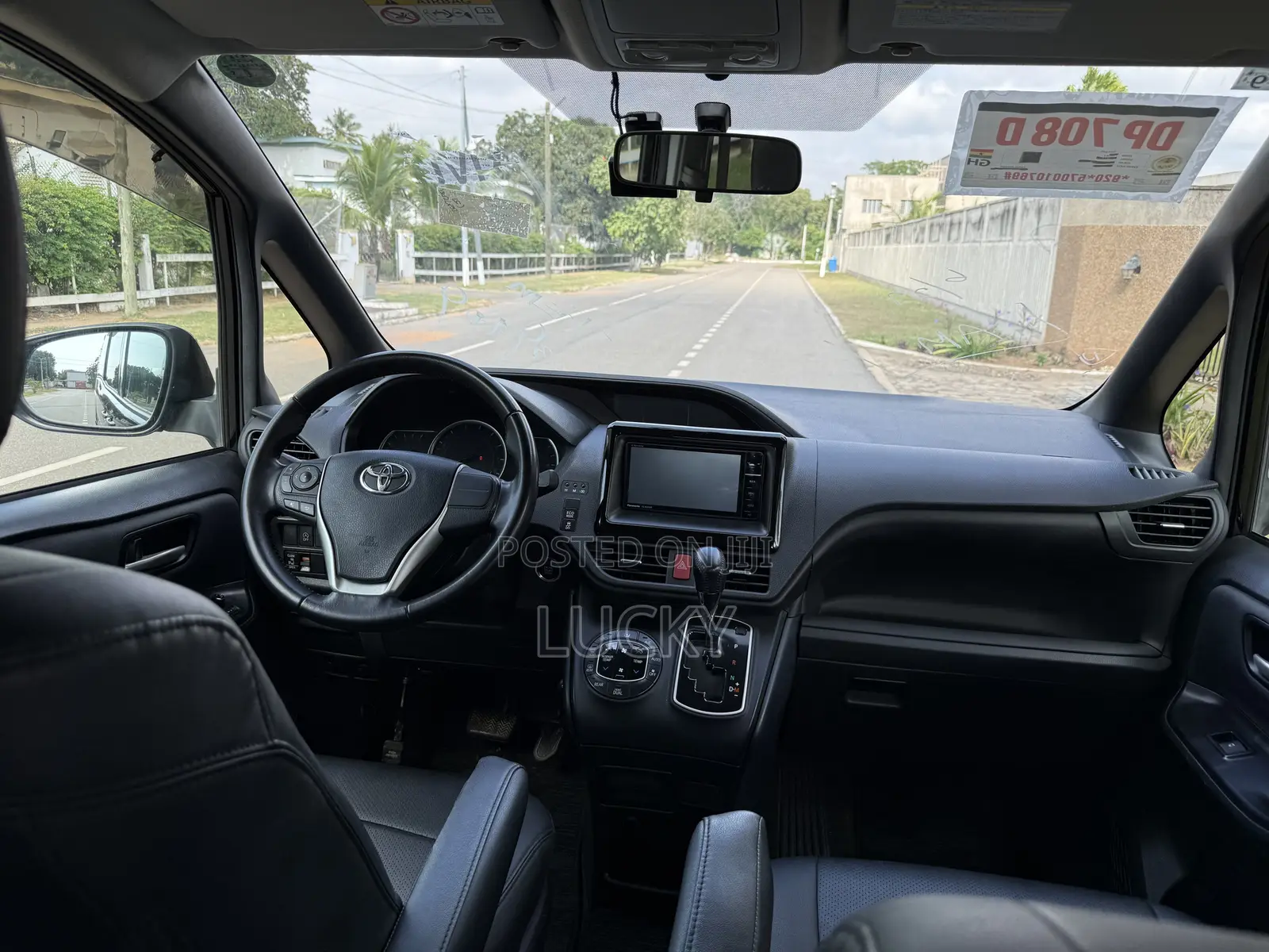 Toyota Voxy V 4WD 7-Seater 2015 Black