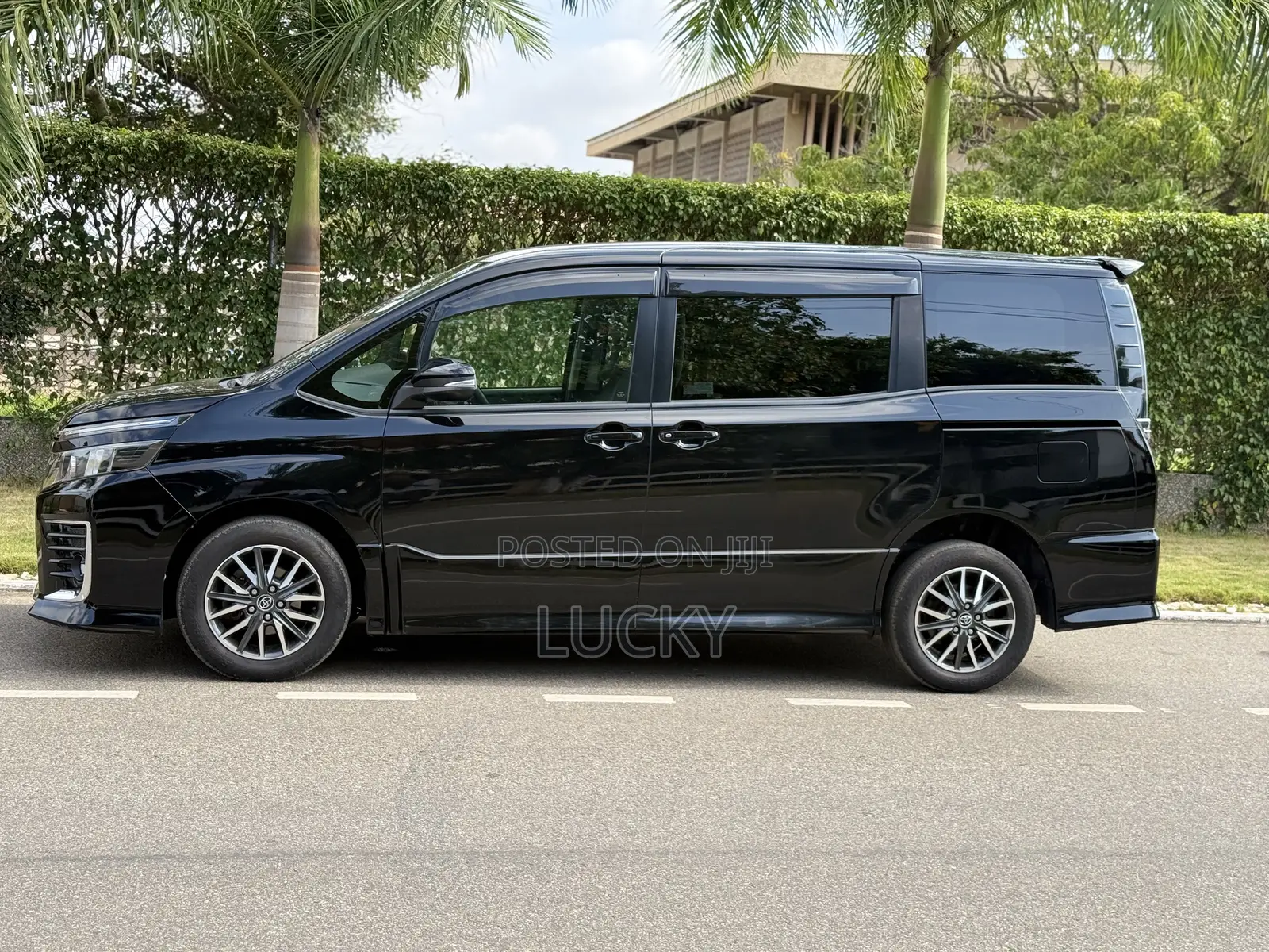 Toyota Voxy V 4WD 7-Seater 2015 Black
