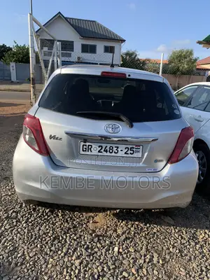 Toyota Vitz 2013 Silver