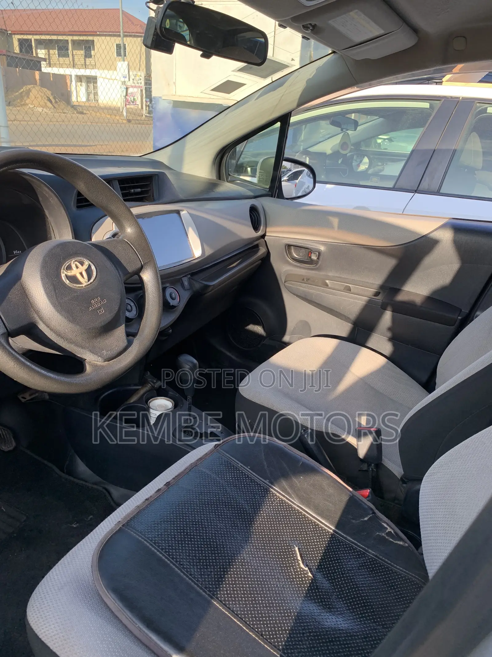 Toyota Vitz 2013 Silver