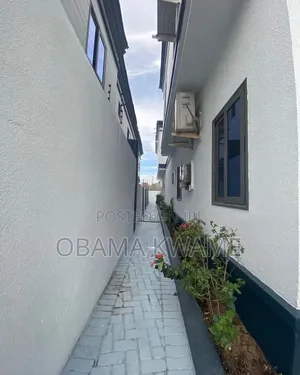 4bdrm House in Laryea Homes, Police Station for sale