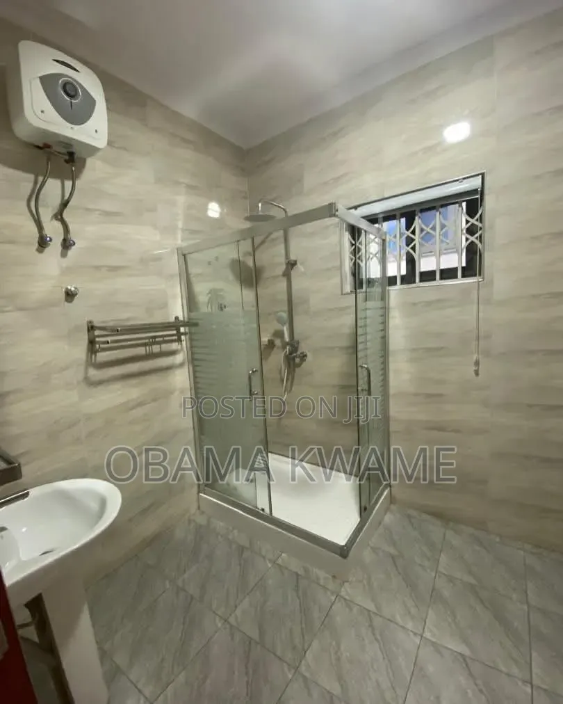 4bdrm House in Laryea Homes, Police Station for sale