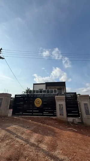 5bdrm House in Bron To Pray Estate, Kumasi Metropolitan for sale