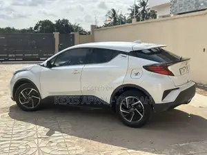 Toyota C-HR Limited 2021 White