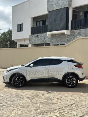 Toyota C-HR Limited 2021 White
