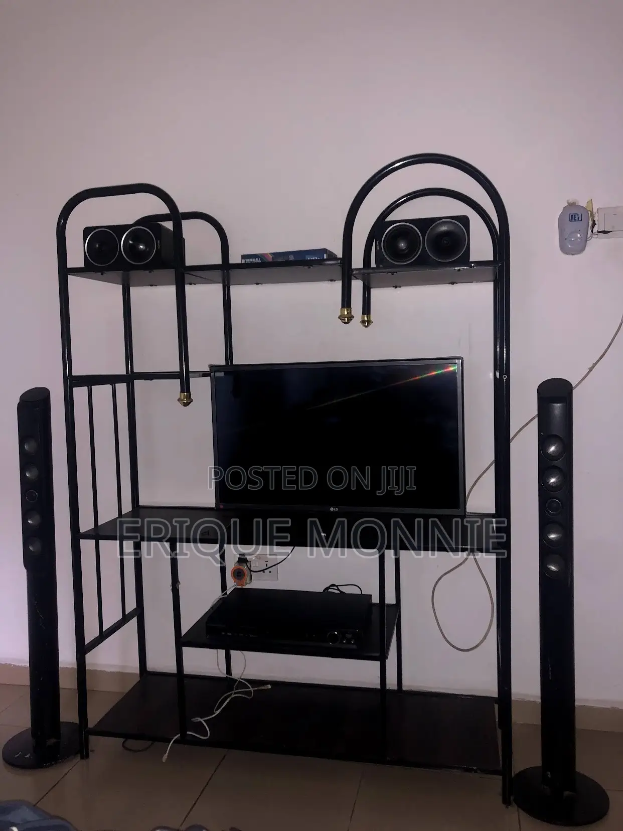 Nice Beautiful Iron TV Stand for Sell