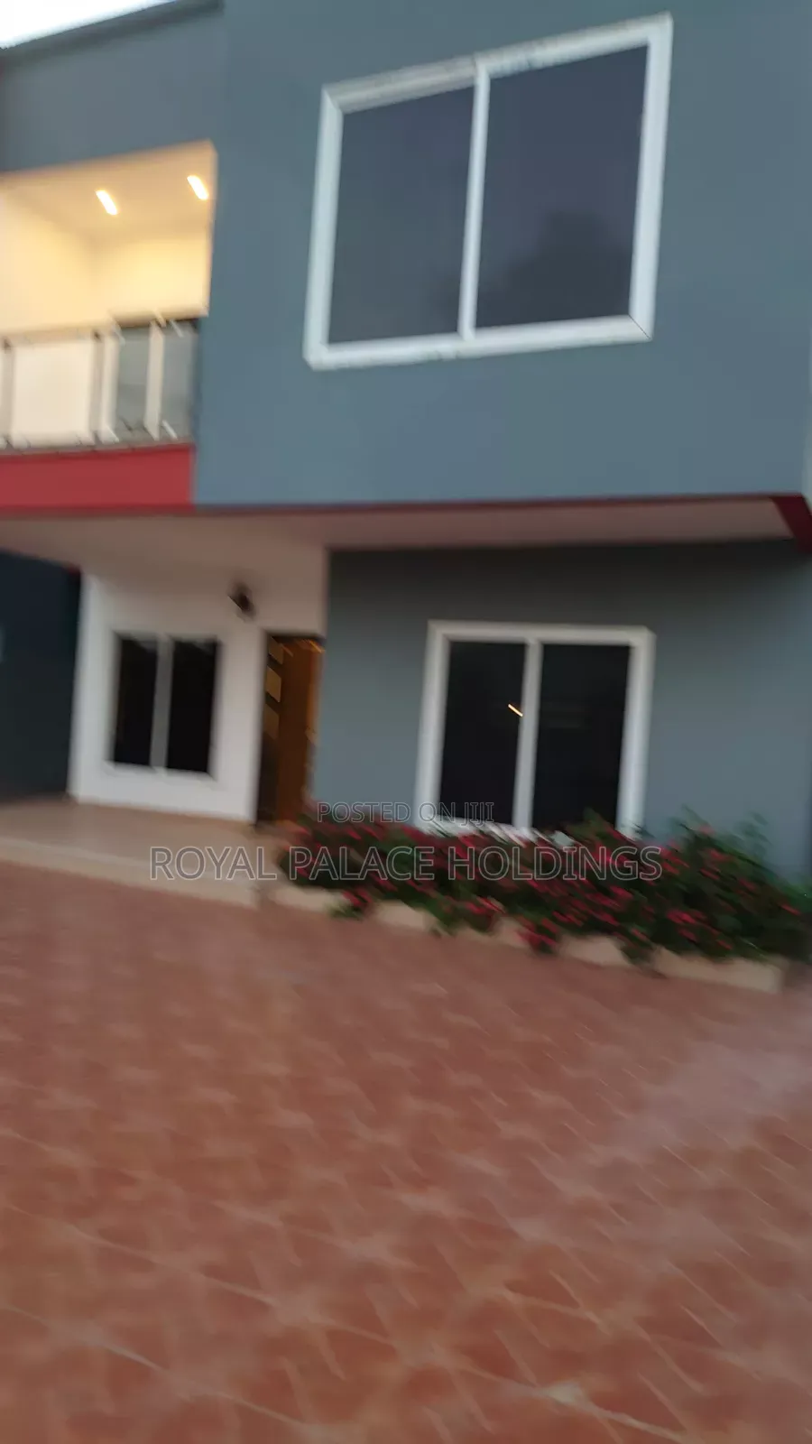 4bdrm Duplex in School Junction for rent
