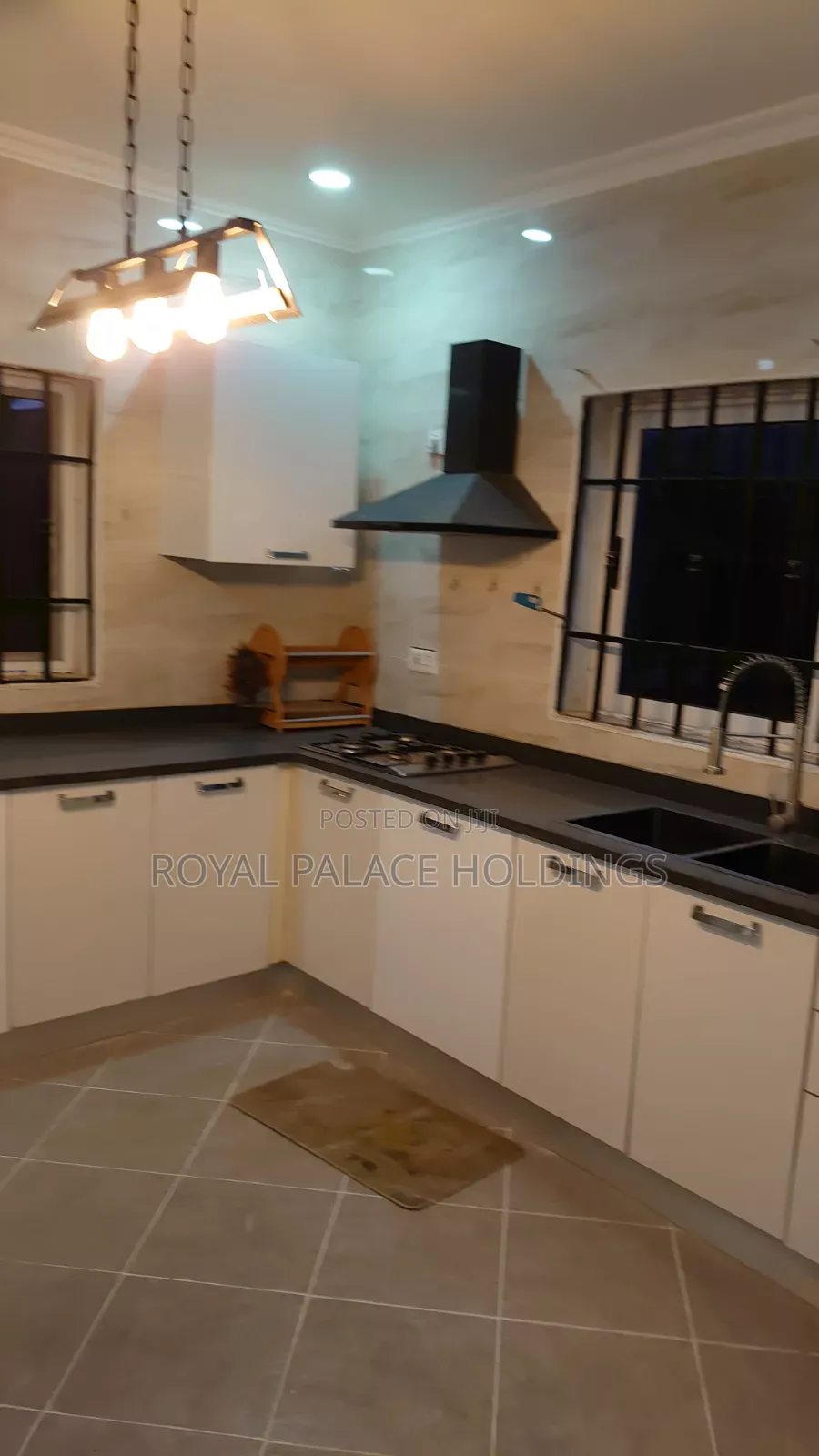 4bdrm Duplex in School Junction for rent