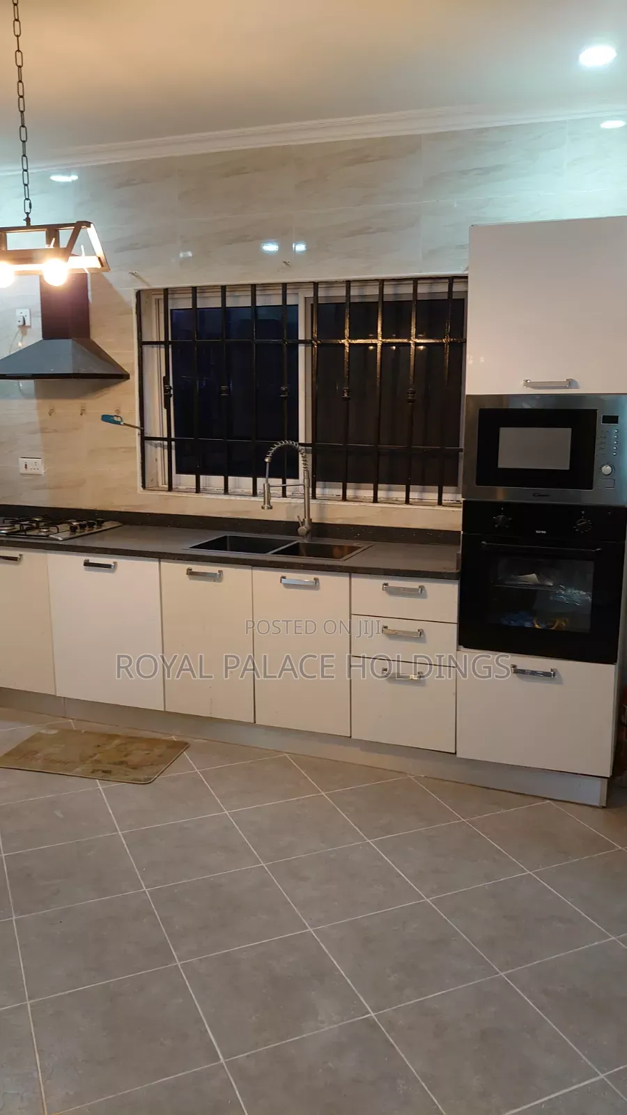4bdrm Duplex in School Junction for rent