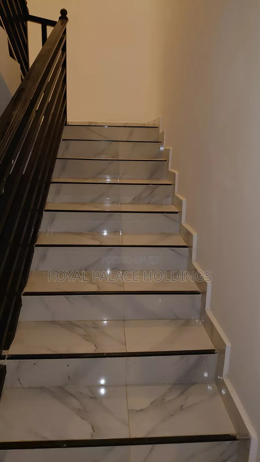 4bdrm Duplex in School Junction for rent