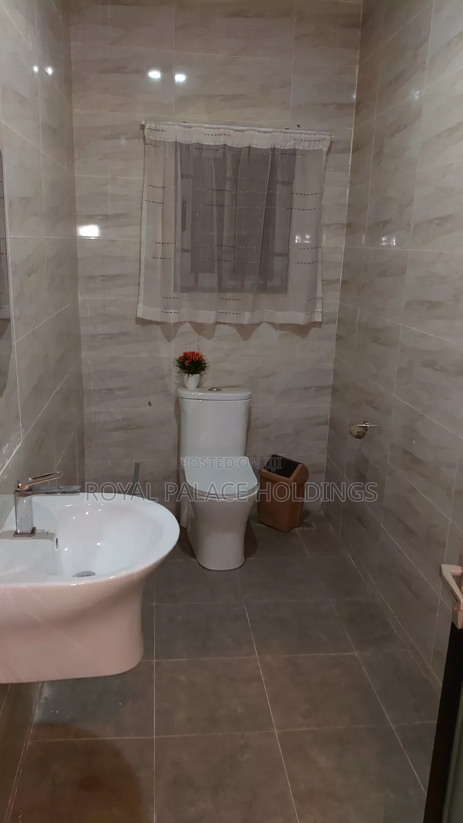 4bdrm Duplex in School Junction for rent