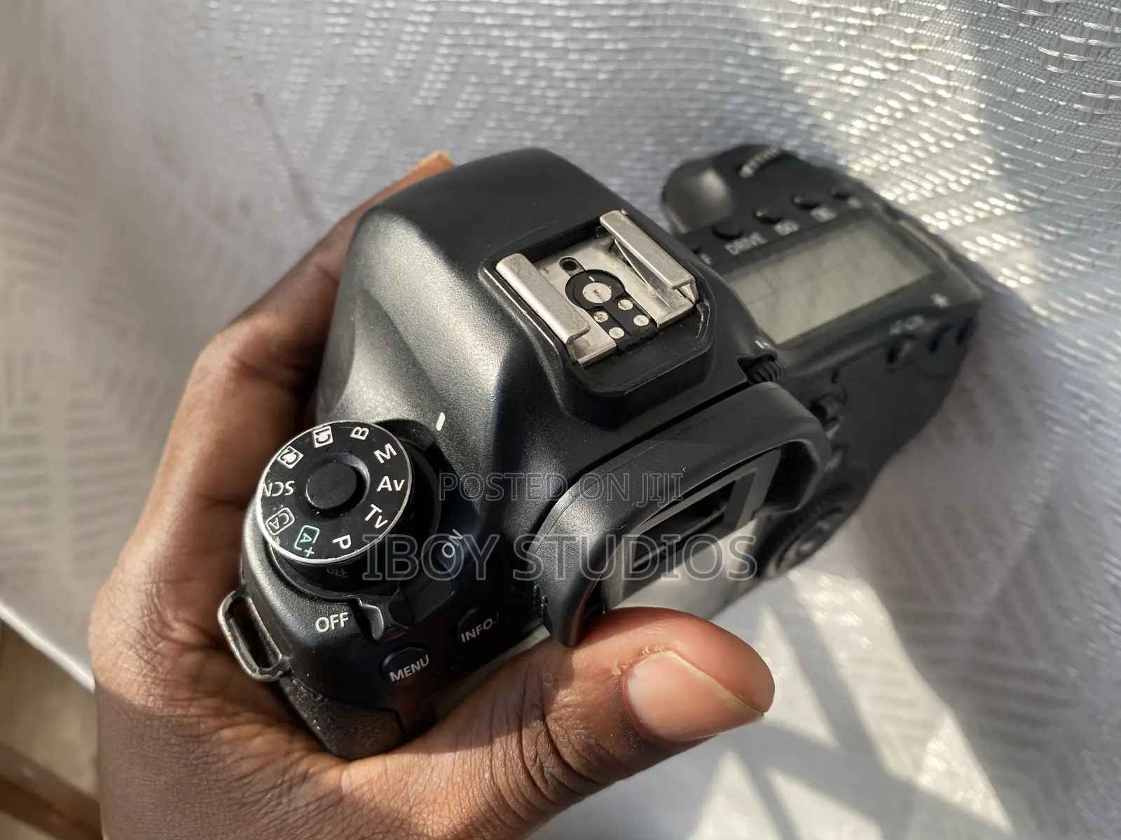 Canon 6D With a Battery, Charger and Strap