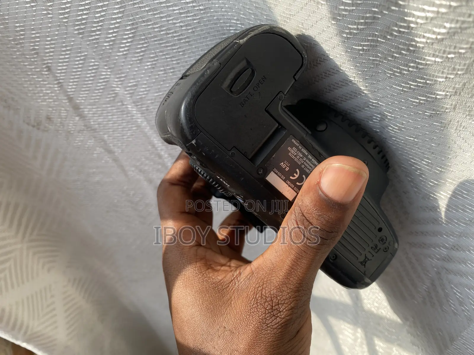 Canon 6D With a Battery, Charger and Strap