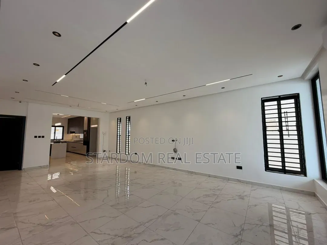 4bdrm Duplex in Lakeside Estate for sale