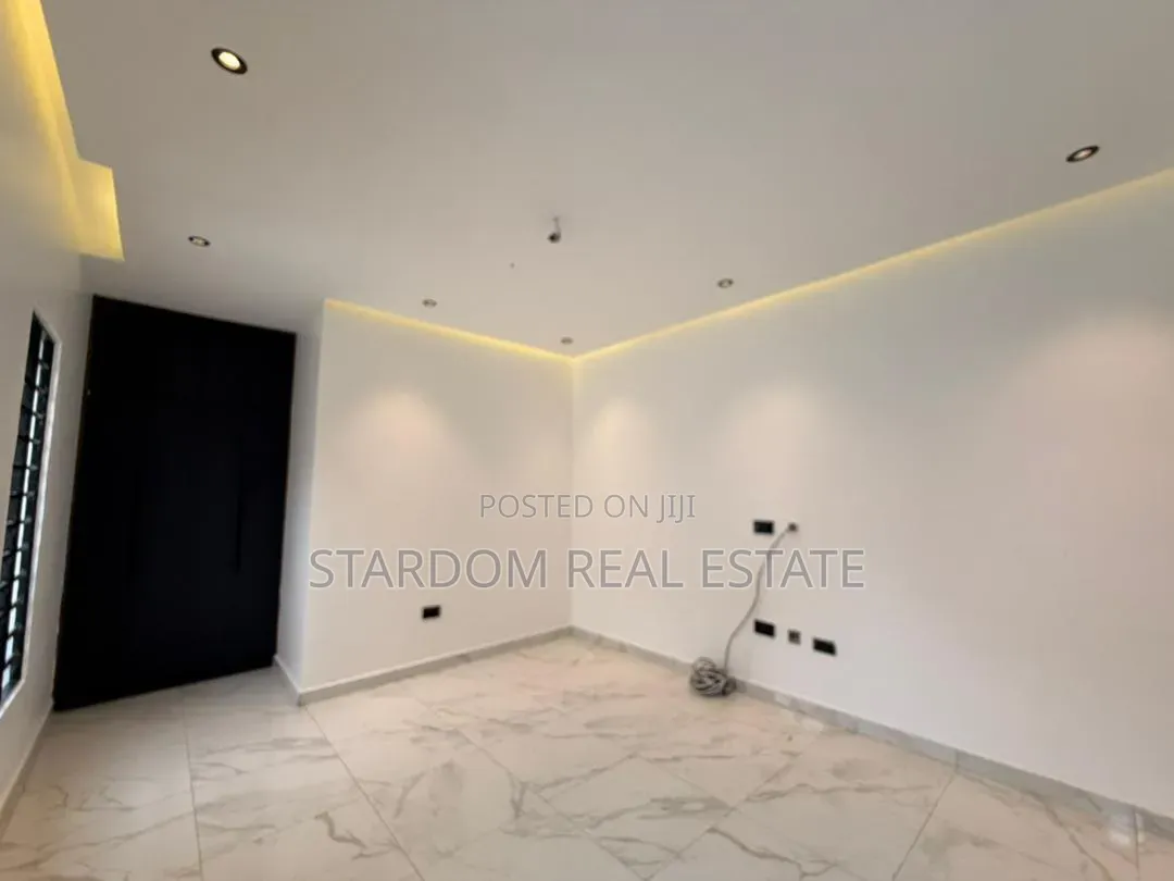 4bdrm Duplex in Lakeside Estate for sale