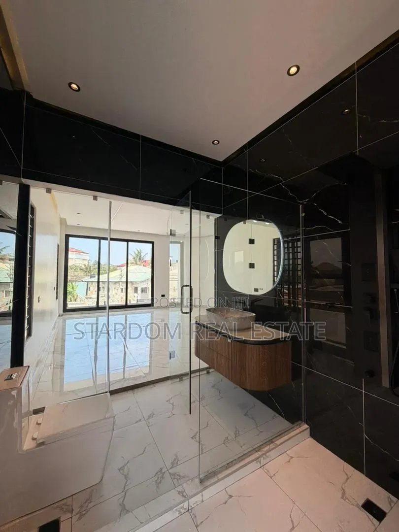 4bdrm Duplex in Lakeside Estate for sale