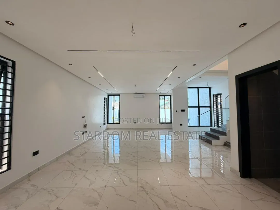4bdrm Duplex in Lakeside Estate for sale