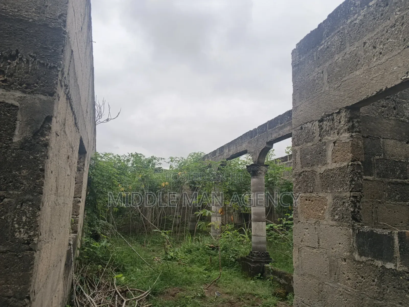 12bdrm House in Ejisu-Juaben Municipal for sale