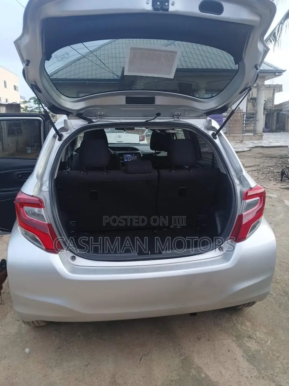 Toyota Vitz 1.3 FWD 3dr 2015 Silver
