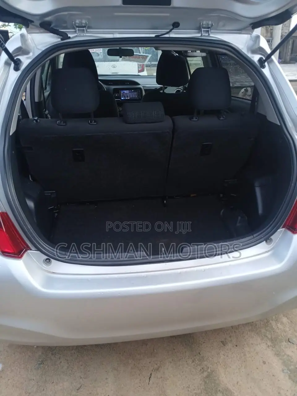 Toyota Vitz 1.3 FWD 3dr 2015 Silver