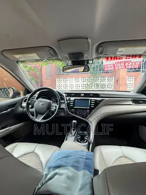 Toyota Camry SE FWD (2.5L 4cyl 8AM) 2018
