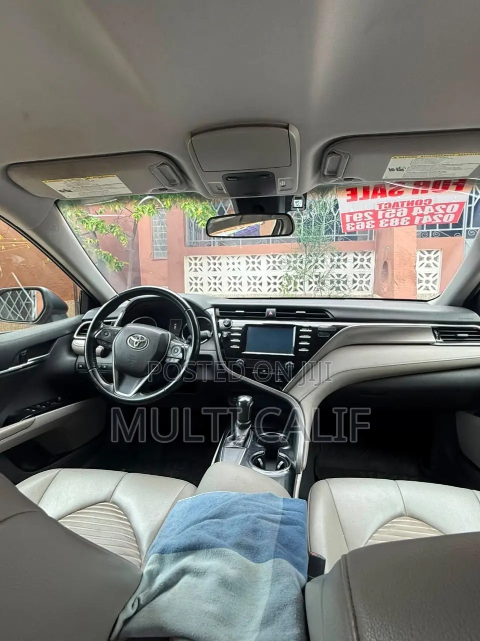 Toyota Camry SE FWD (2.5L 4cyl 8AM) 2018