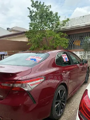 Toyota Camry SE FWD (2.5L 4cyl 8AM) 2018