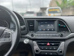Hyundai Elantra 2018 Red