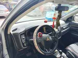 Mitsubishi Outlander 2019 Silver