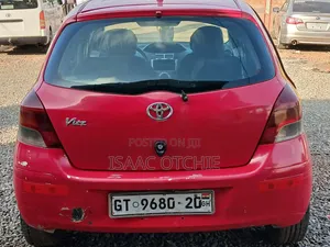 Toyota Vitz 2010 Red