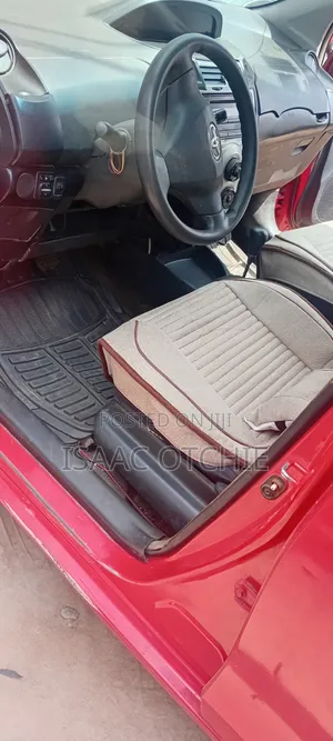 Toyota Vitz 2010 Red