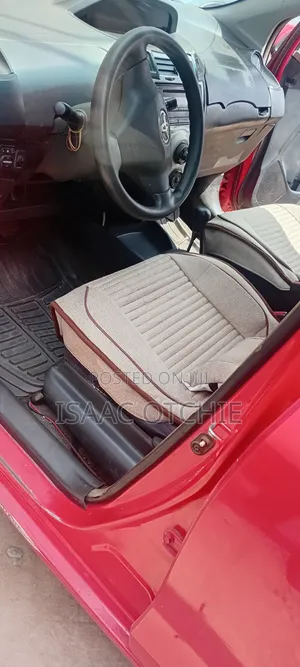 Toyota Vitz 2010 Red
