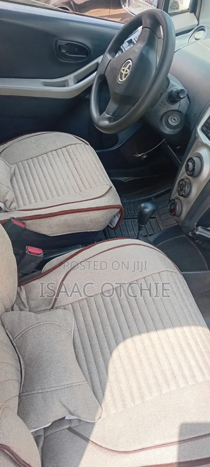 Toyota Vitz 2010 Red