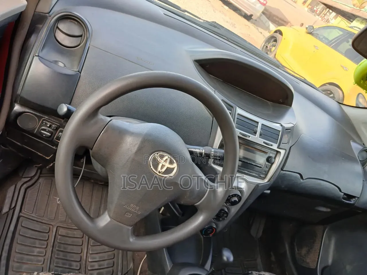 Toyota Vitz 2010 Red