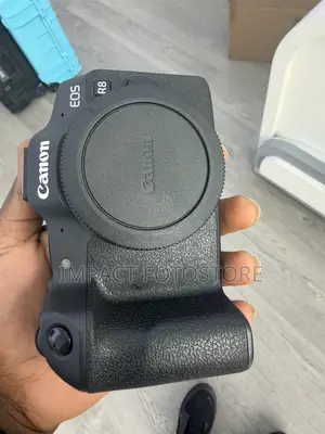 Canon R8 Like New