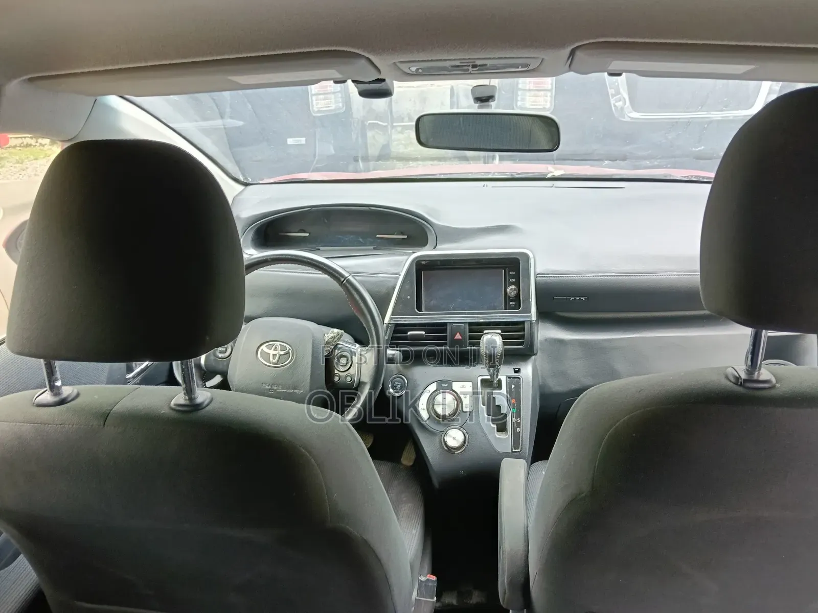 Toyota Sienta 1.5 AWD (6-seater) 2015 Red