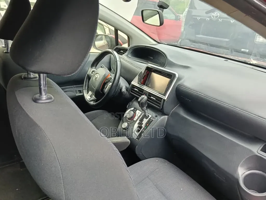 Toyota Sienta 1.5 AWD (6-seater) 2015 Red