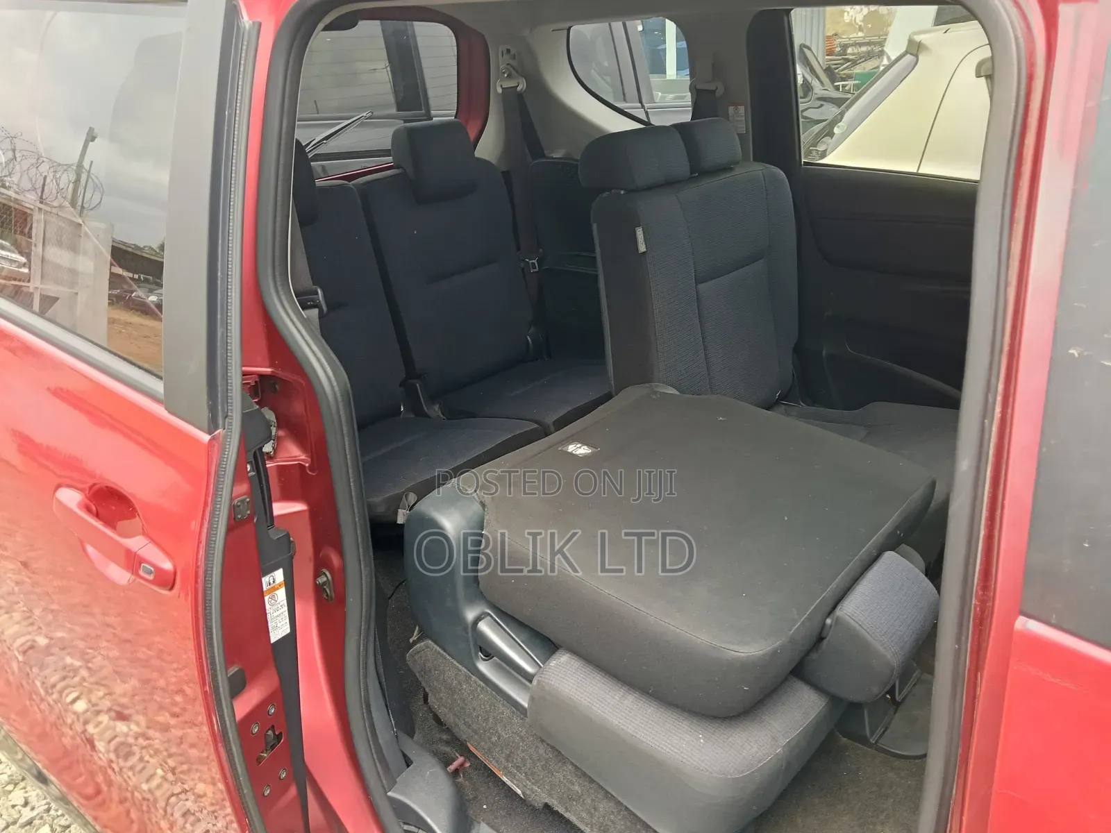 Toyota Sienta 1.5 AWD (6-seater) 2015 Red
