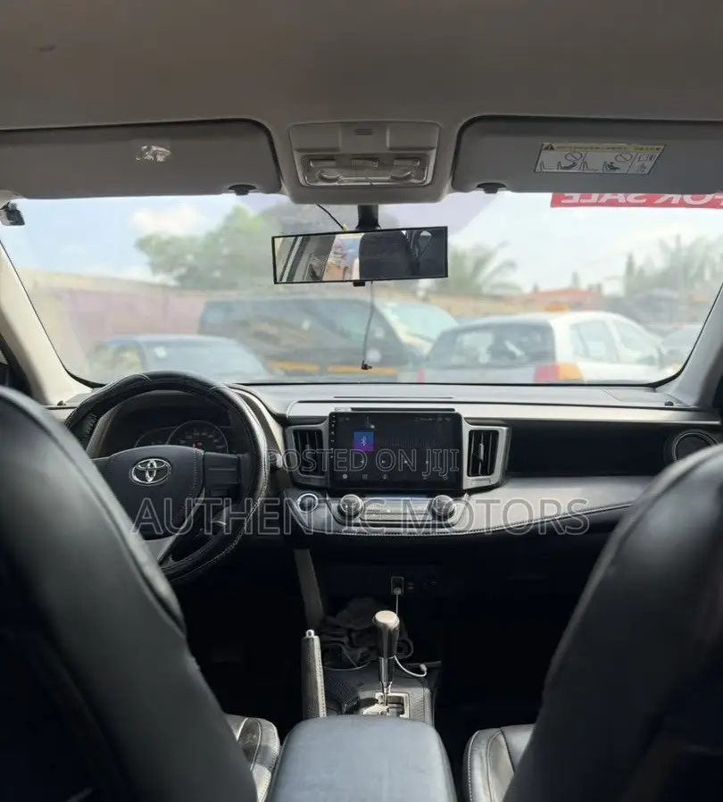 Toyota RAV4 XLE 4dr SUV AWD (2.5L 4cyl 6A) 2015 White