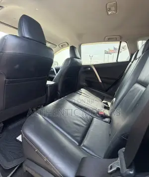 Toyota RAV4 XLE 4dr SUV AWD (2.5L 4cyl 6A) 2015 White