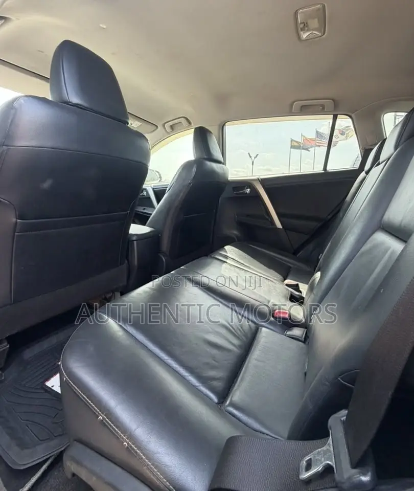 Toyota RAV4 XLE 4dr SUV AWD (2.5L 4cyl 6A) 2015 White