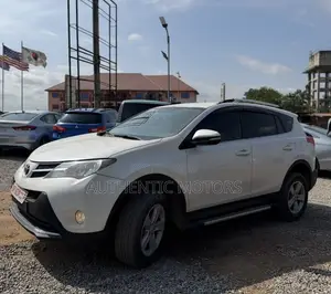 Toyota RAV4 XLE 4dr SUV AWD (2.5L 4cyl 6A) 2015 White