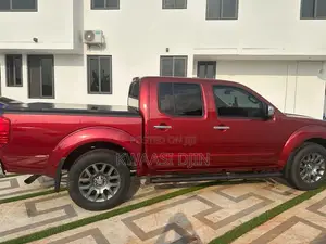 Nissan Frontier PRO-4X 4x4 Crew Cab 4.75 ft. box 125.9 in. WB 2013 Red
