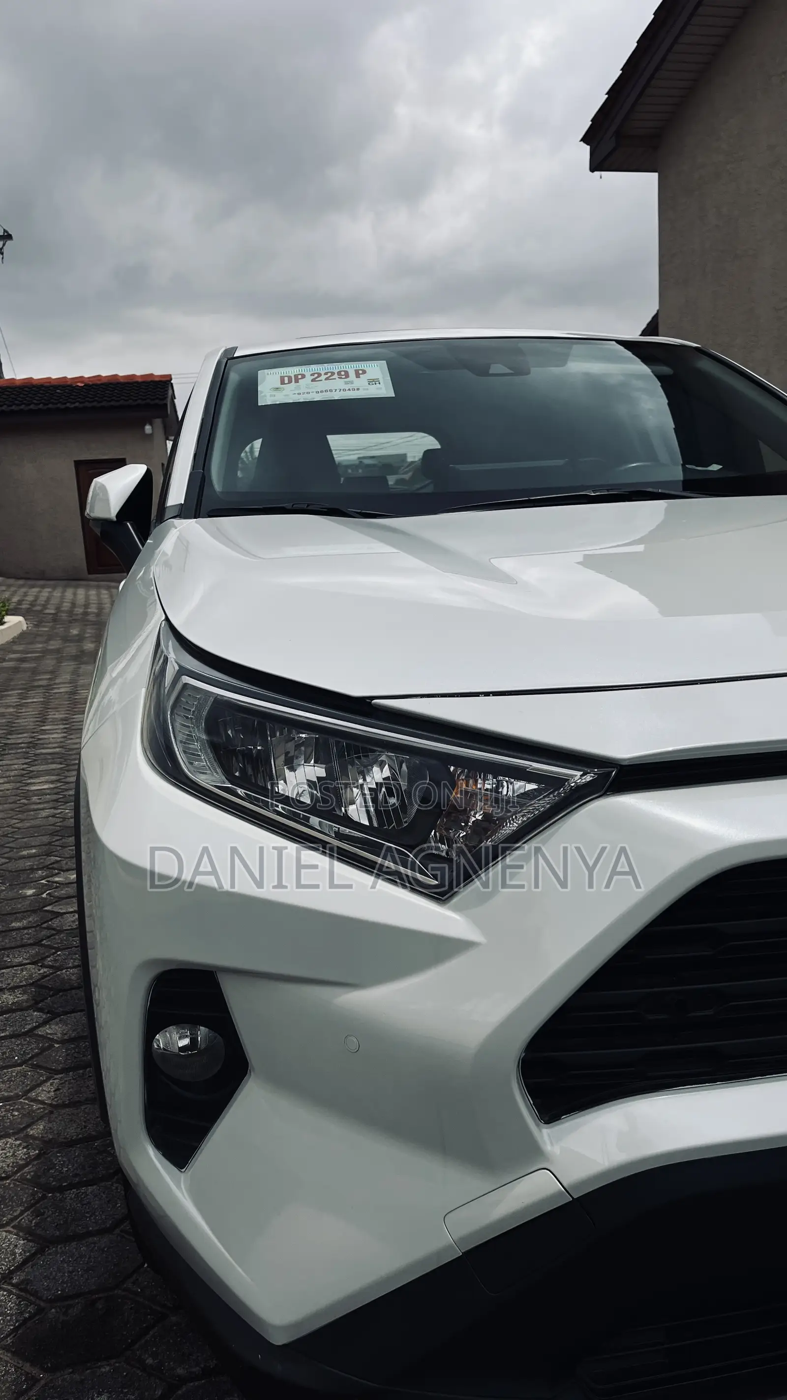 Toyota RAV4 XLE FWD 2023 White