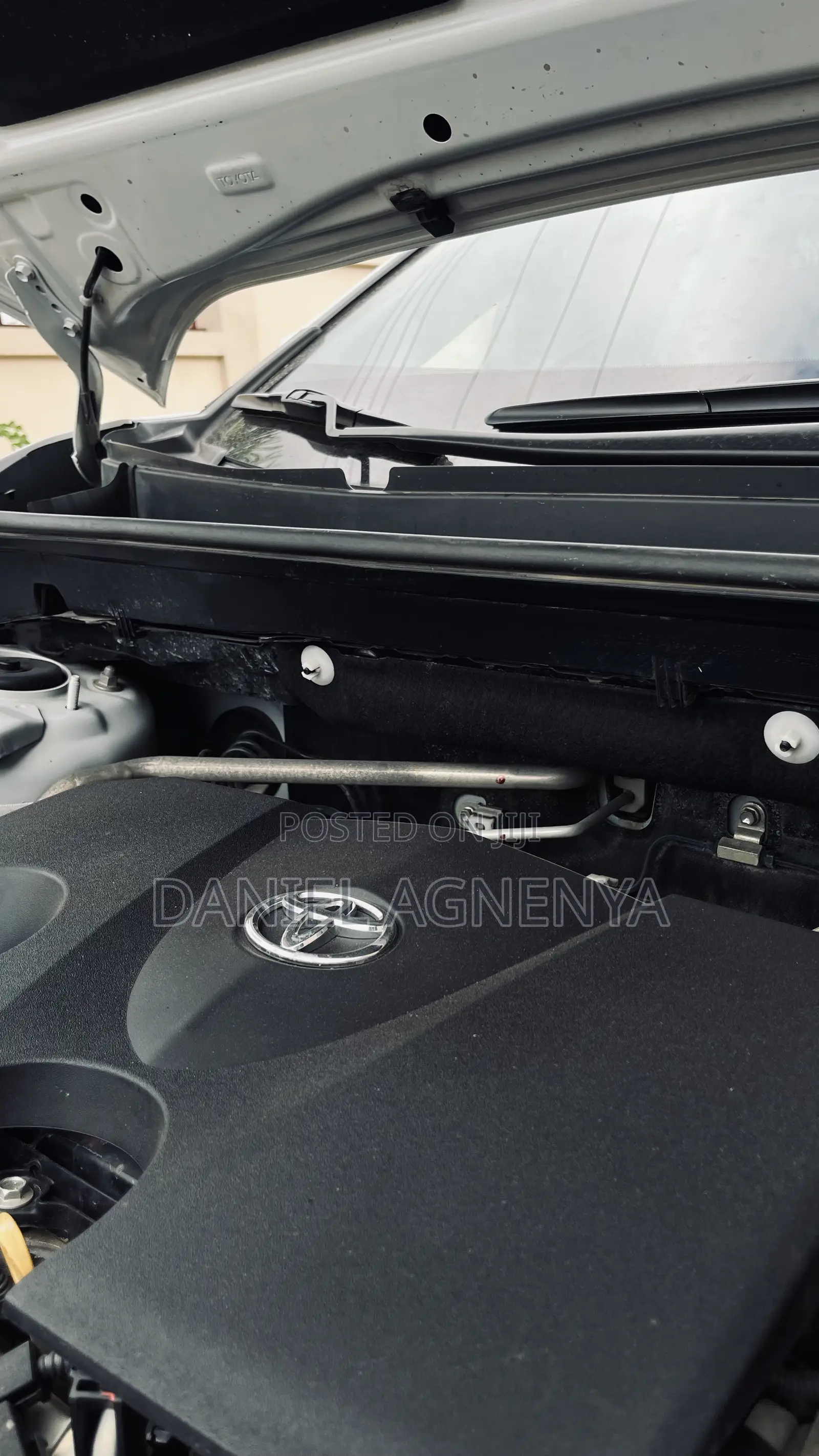 Toyota RAV4 XLE FWD 2023 White