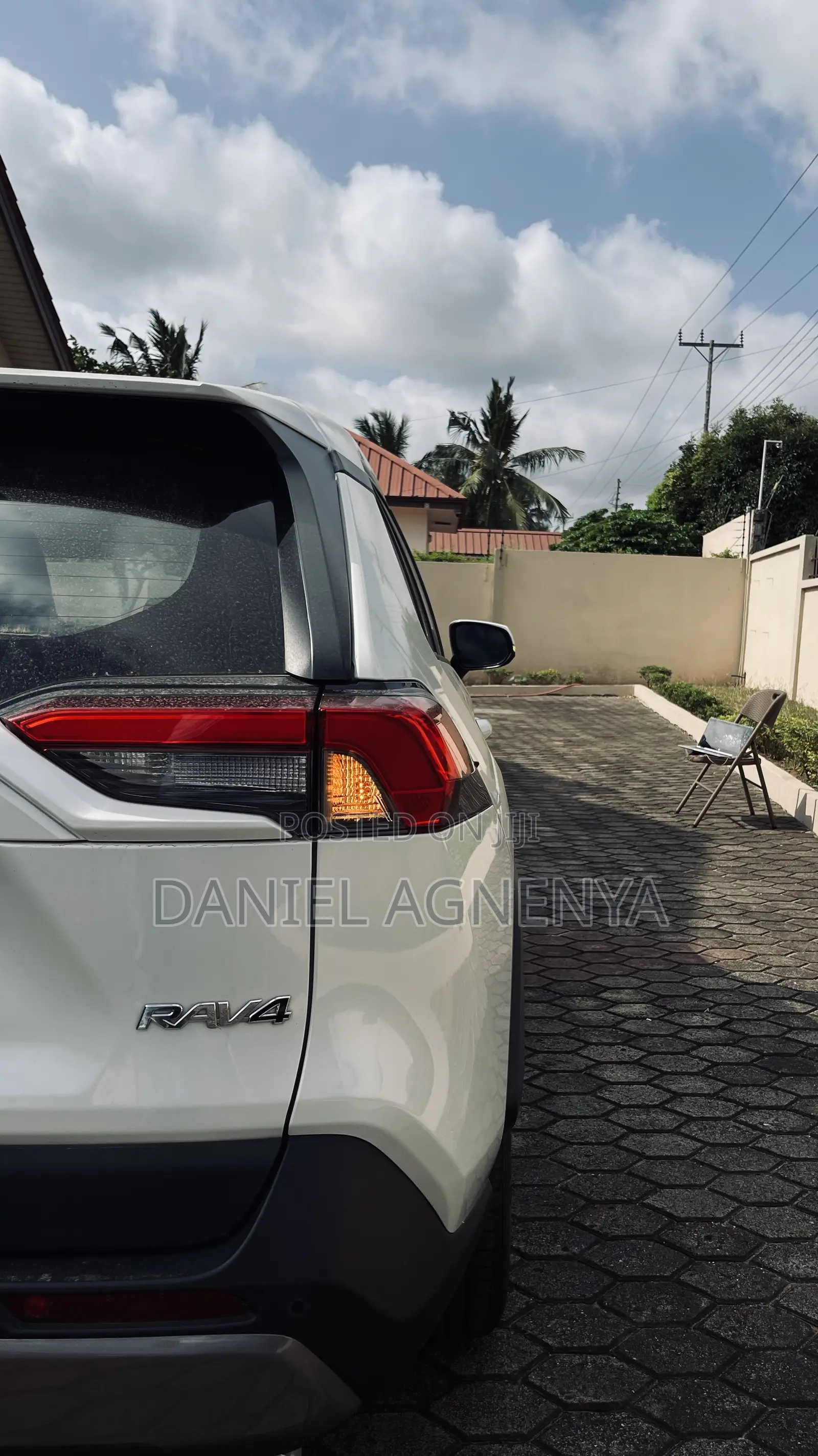 Toyota RAV4 XLE FWD 2023 White