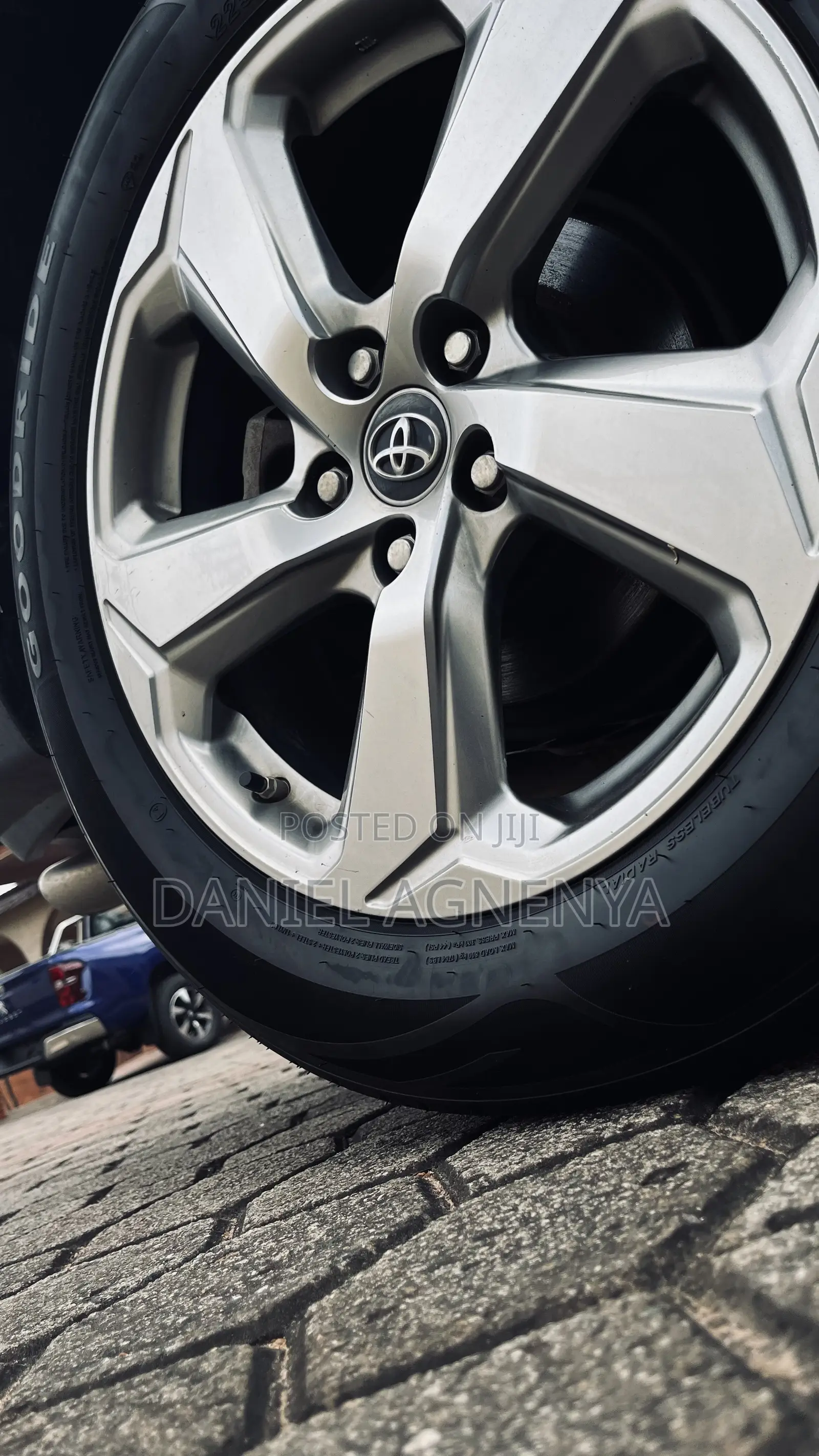 Toyota RAV4 XLE FWD 2023 White
