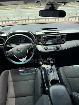 Toyota RAV4 XLE AWD (2.5L 4cyl 6A) 2017 Red